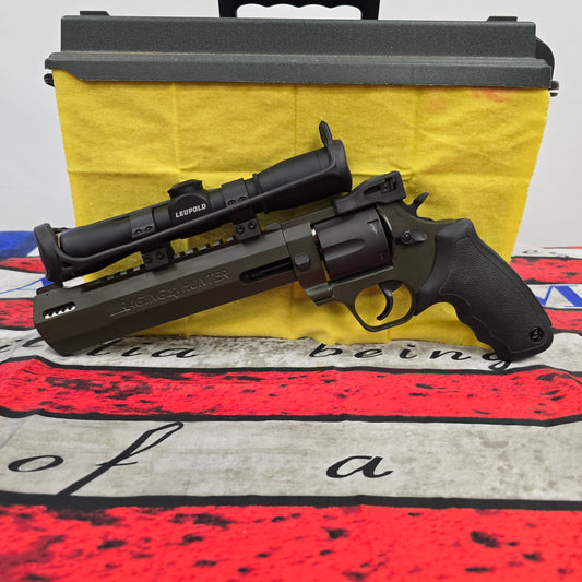 Taurus Raging Hunter 44 Mag